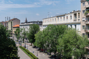 Este-10